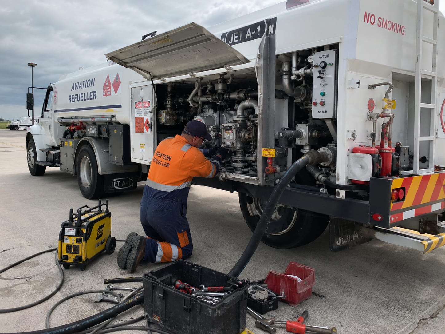 Aircraft refueller services
